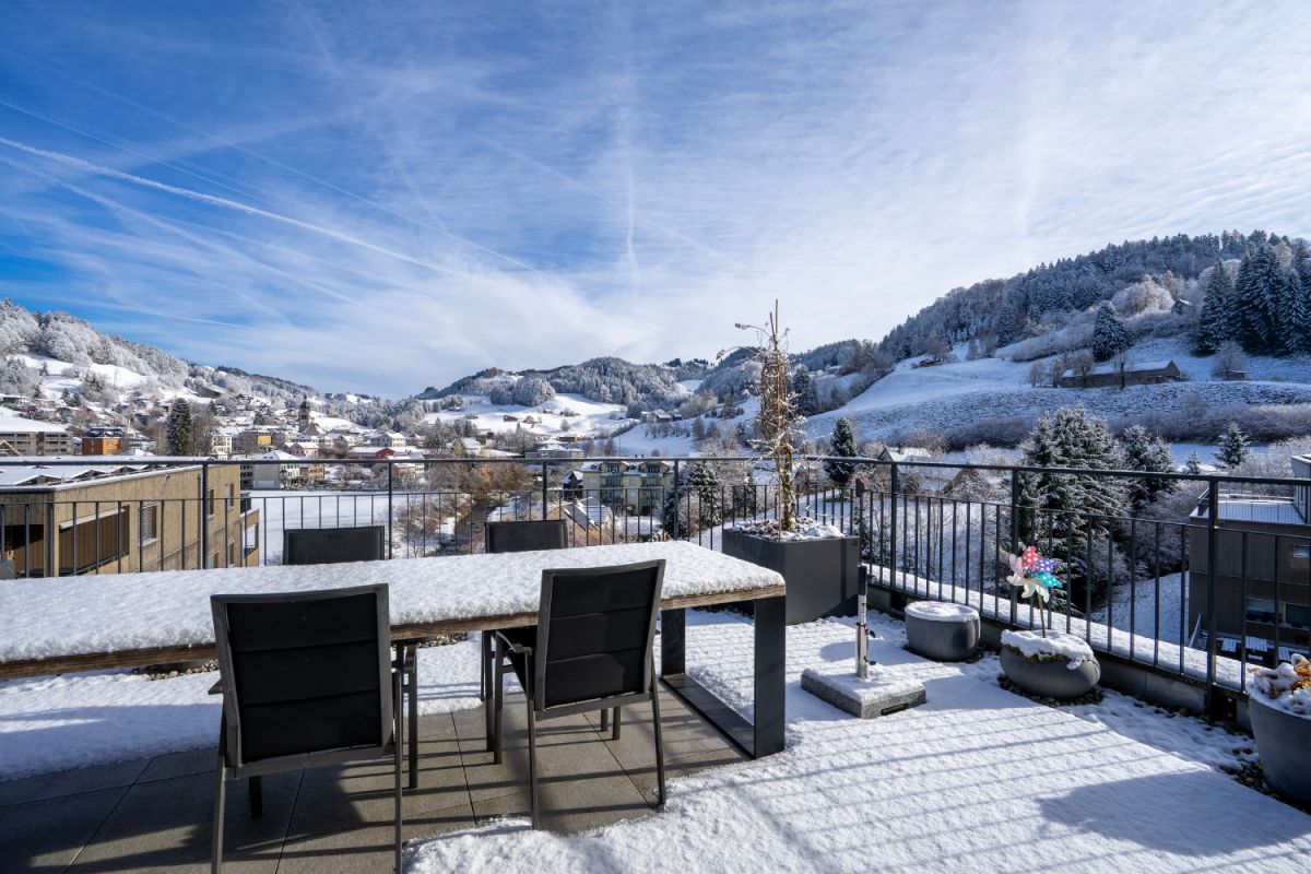 Exklusive Attikawohnung im modernen Holzbau und schöner Panoramasicht - Bild 6