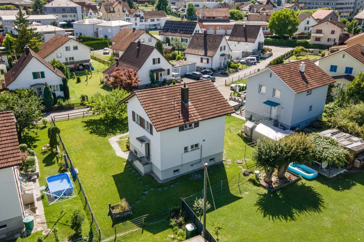Freistehendes Einfamilienhaus mit Entwicklungspotenzial an ruhiger Lage - Bild 2