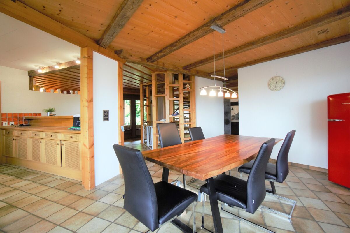 Einfamilienhaus mit attraktiver Baulandreserve - Bild 7