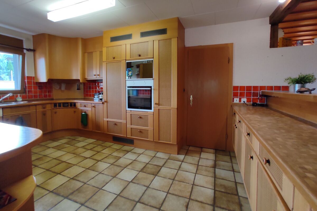 Einfamilienhaus mit attraktiver Baulandreserve - Bild 10