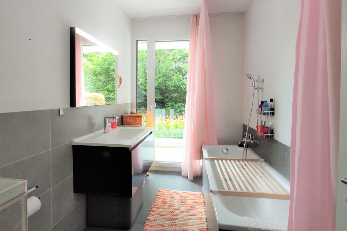 Neuwertige Gartenwohnung mit Weinbergblick in Berneck - Bild 11