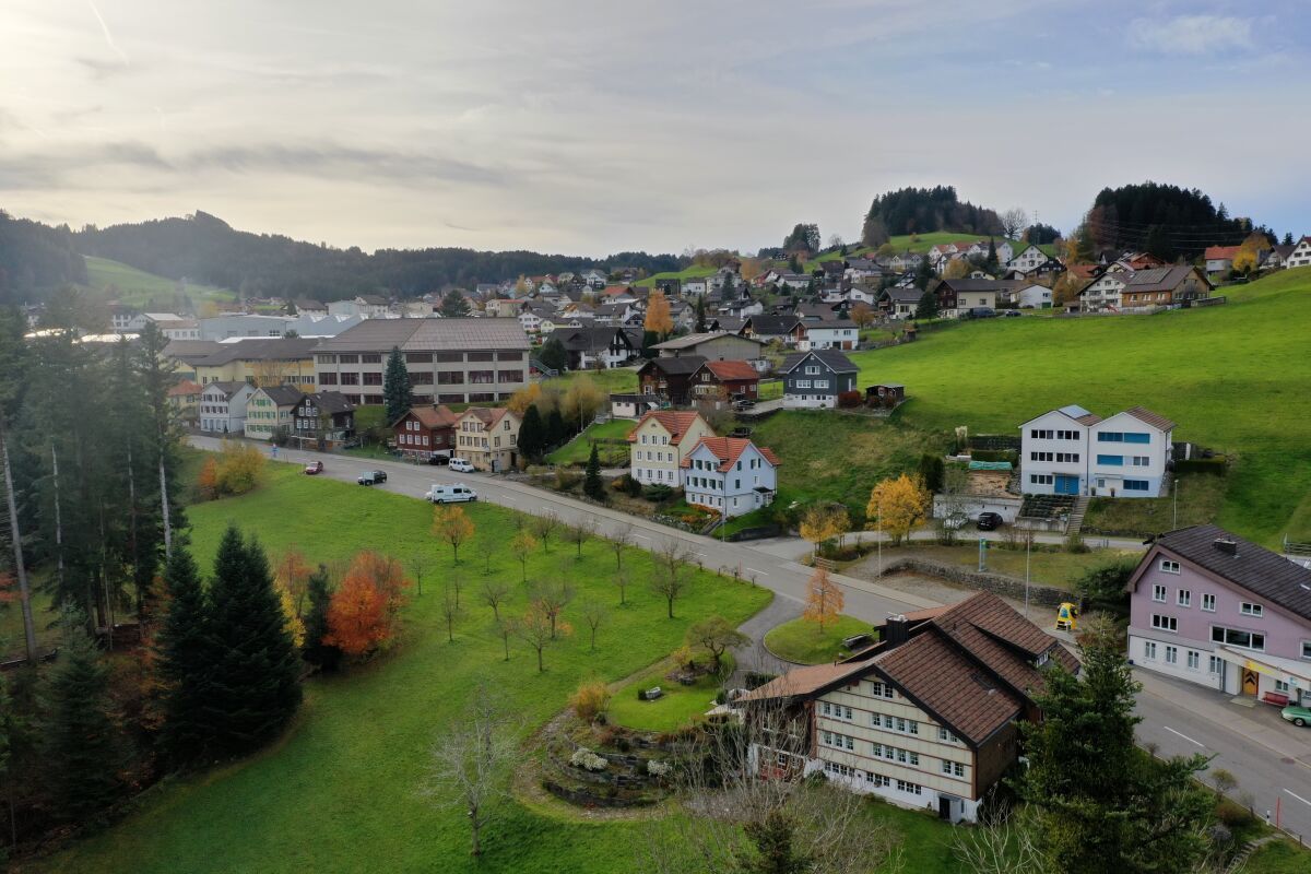 Renoviertes freistehendes Einfamilienhaus mit Umschwung - Bild 7