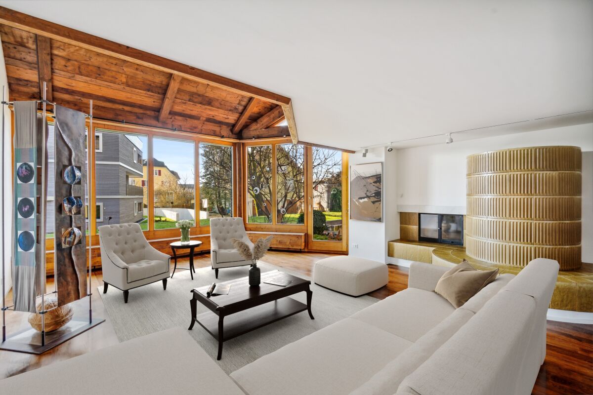 Grosszügiges Wohnhaus mit Praxis und Baulandreserve - Bild 2