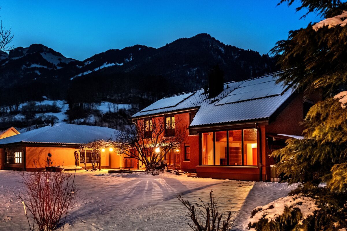 Grosszügiges Wohnhaus mit Praxis und Baulandreserve - Bild 5