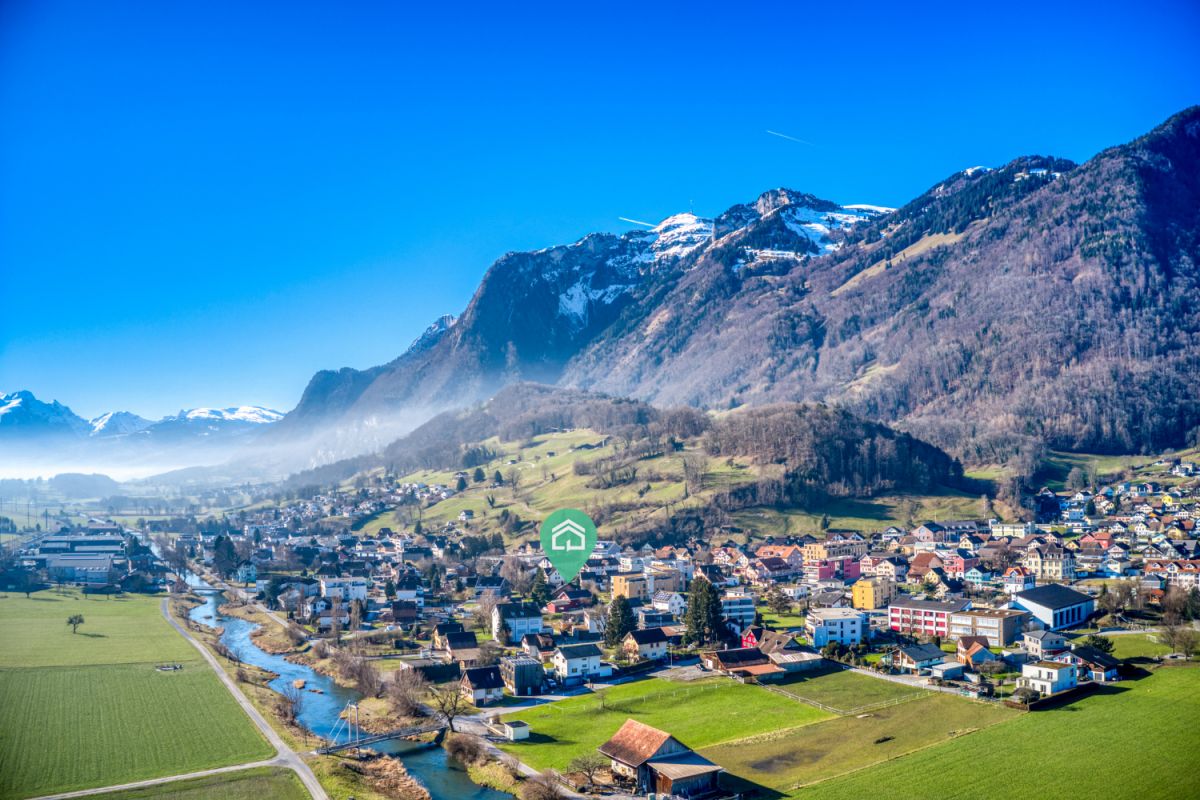 Grosszügiges Wohnhaus mit Praxis und Baulandreserve - Bild 7