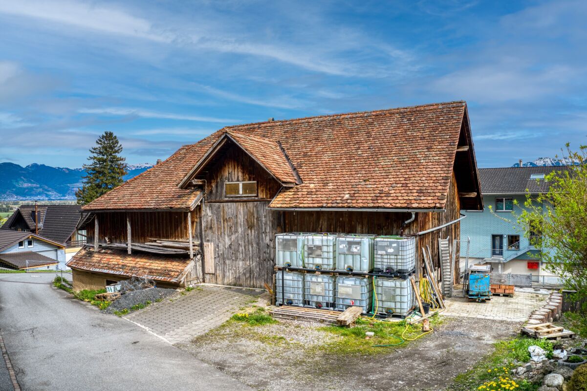 Grosszügiges Zweifamilienhaus mit Scheune an ruhiger Lage - Bild 4