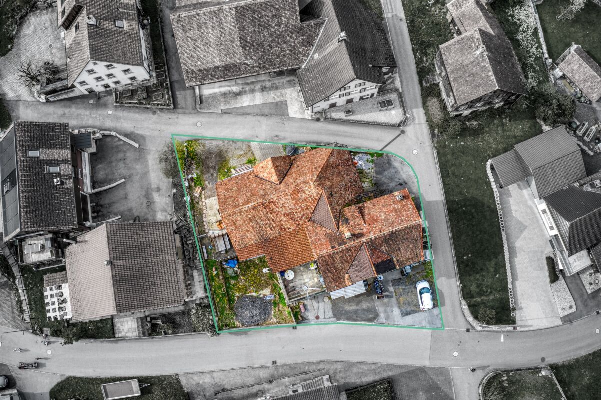 Grosszügiges Zweifamilienhaus mit Scheune an ruhiger Lage - Bild 5