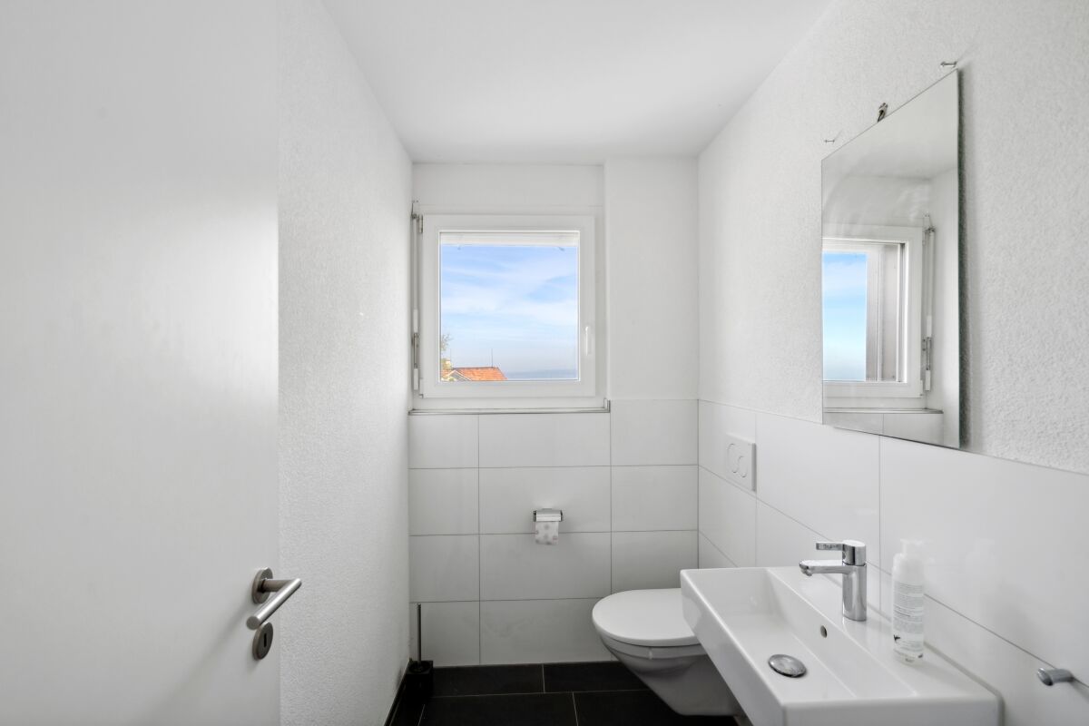 Moderne Wohnung mit Seesicht und Loggia in Wolfhalden - Bild 12