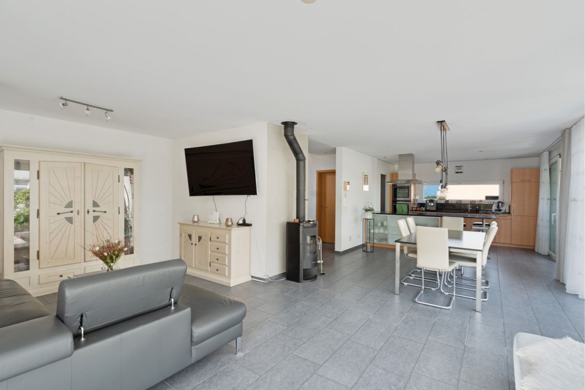 Modernes Einfamilienhaus mit herrlicher Weitsicht ins Rheintal - Bild 3